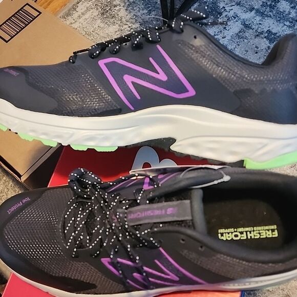 New Balance Fresh Foam  Trail Running  size 10Wide  Black & Purple Sneakers NWT - Picture 3 of 7